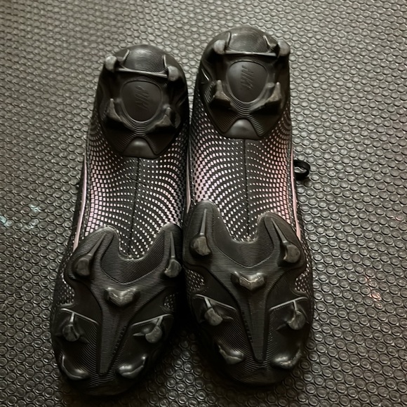 Nike girls size 5 merc  soccer cleats - Picture 3 of 7